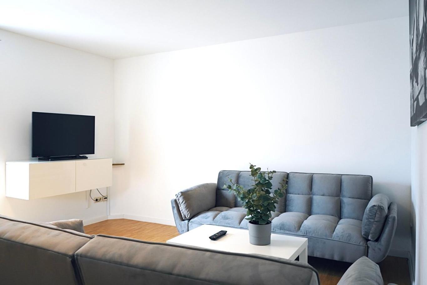 Stilvolles Apartment In Stadtnaehe-Parkplatz- 4 Personen- Balkon Wolfsburg Ngoại thất bức ảnh