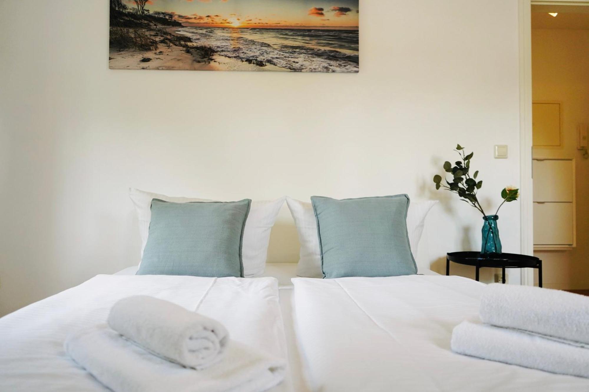 Stilvolles Apartment In Stadtnaehe-Parkplatz- 4 Personen- Balkon Wolfsburg Ngoại thất bức ảnh
