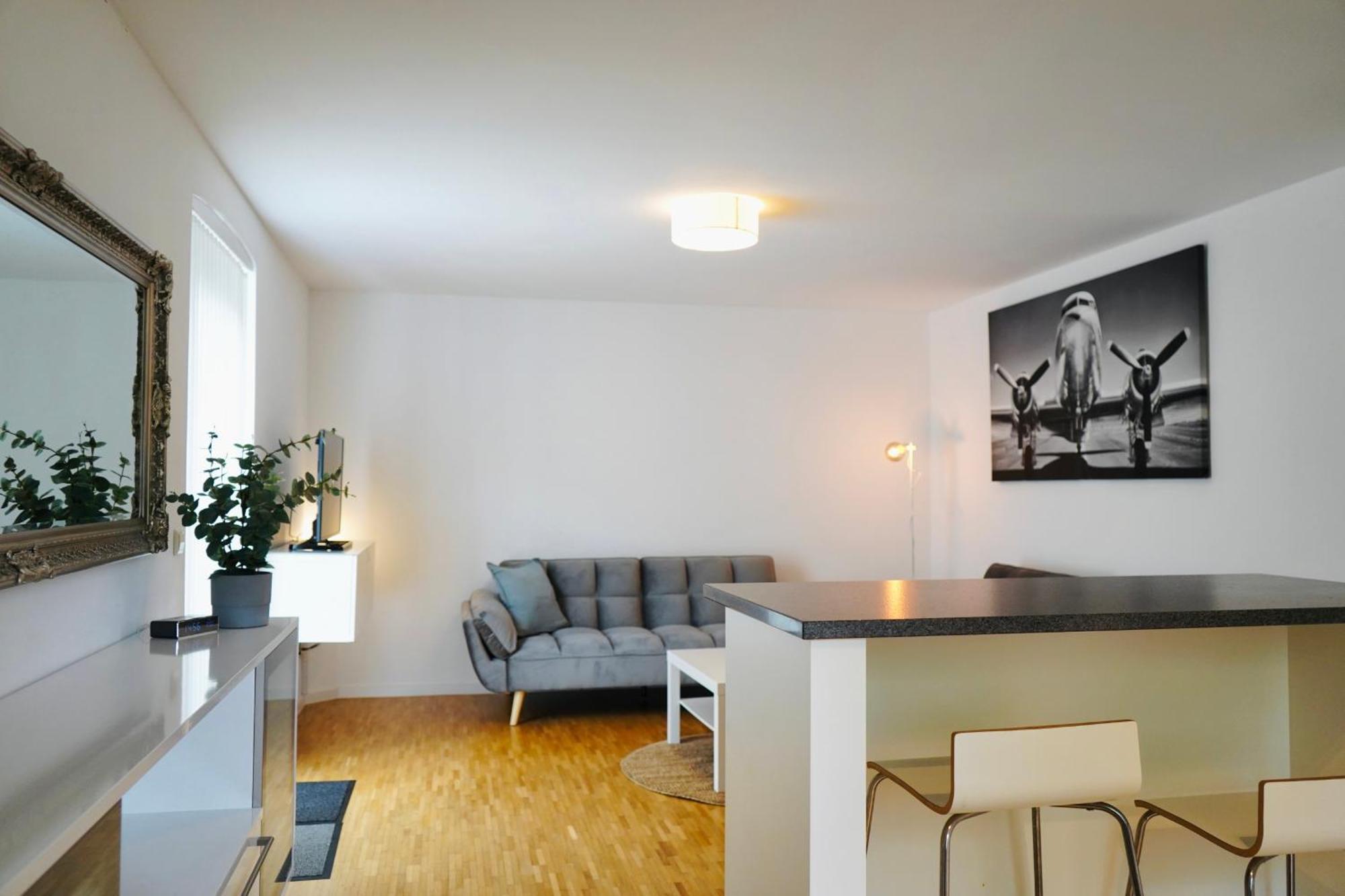 Stilvolles Apartment In Stadtnaehe-Parkplatz- 4 Personen- Balkon Wolfsburg Ngoại thất bức ảnh