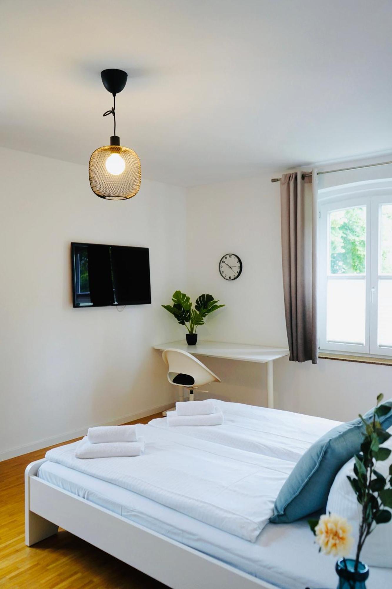 Stilvolles Apartment In Stadtnaehe-Parkplatz- 4 Personen- Balkon Wolfsburg Ngoại thất bức ảnh